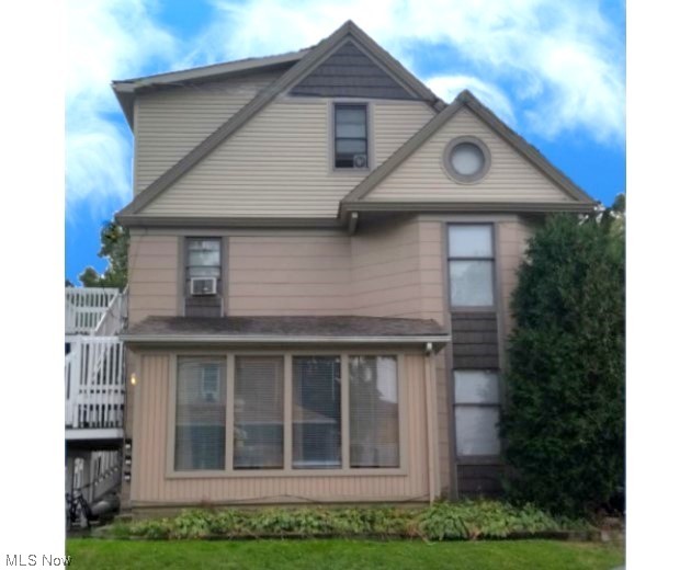 A great opportunity to own an University of Akron Rental! This three unit rental is within walking distance of the campus. Wheeler is one block off of Exchange giving you great access to campus, food and more. Leased through 7-31-24.unit 1 $1395 per month, landlord pays utilities. unit 2 $950 per month, landlord pays utilities. unit 3 $850, tenants pay utilities. Gross Rent $38,824 Total Expenses $9,458 NOI $29,365
*opportunity for additional cash flow with adding students to vacant bedrooms