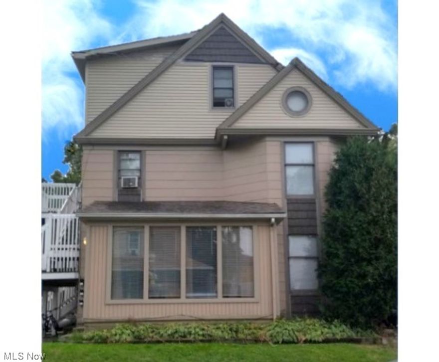 A great opportunity to own an University of Akron Rental! This three unit rental is within walking distance of the campus. Wheeler is one block off of Exchange giving you great access to campus, food and more.  Leased through 7-31-24.unit 1 $1395 per month, landlord pays utilities. unit 2 $950 per month, landlord pays utilities. unit 3 $850, tenants pay utilities. Gross Rent $38,824 Total Expenses $9,458 NOI $29,365
*opportunity for additional cash flow with adding students to vacant bedrooms