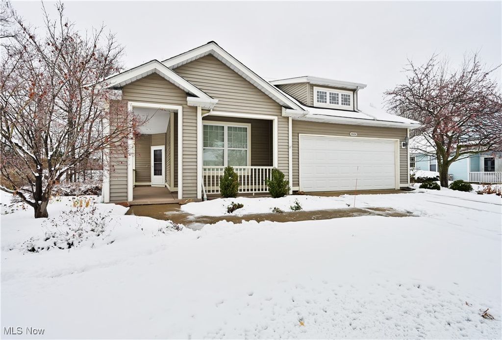 Photo of 1908 Pembrooke Lane, Avon, OH 44011 (MLS # 5175341)