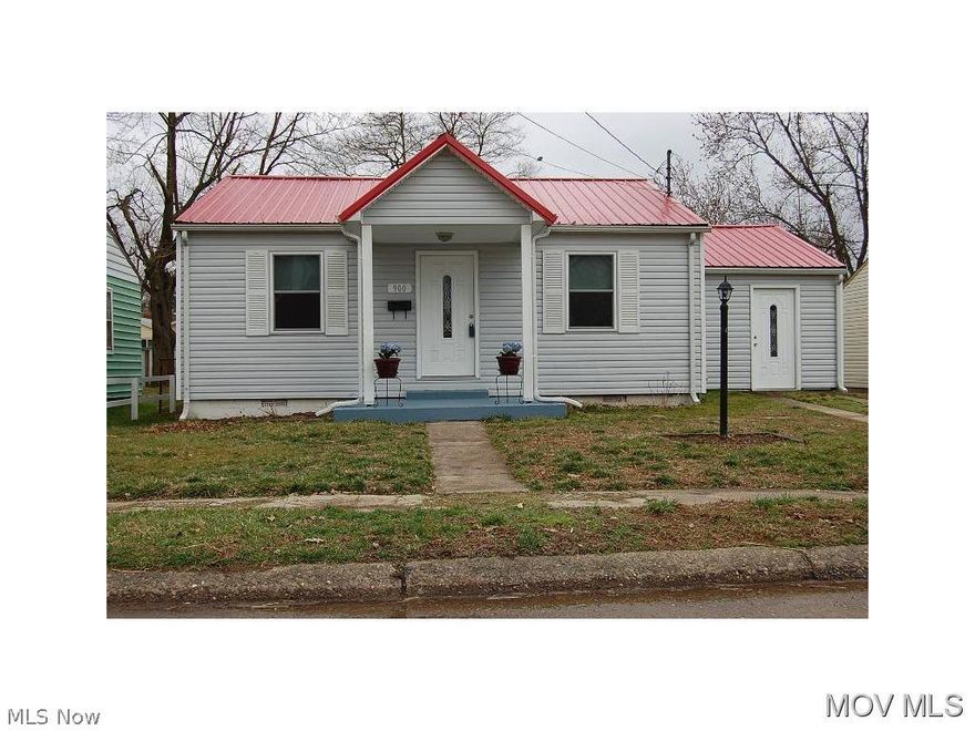 Charming home tastefully done.  Conveniently located in Vienna.  Many updates, including, metal roof, windows, HVAC, kitchen and bath.  New carpet in the den.  Level Yard and off street Parking.Fantastic for First Time Home Buyers or for rental property.  Elem: Neale Elementary  Elem/Bus: N  JrHigh: Jackson Jr. High School  JrHigh/Bus: N  High: Parkersburg High  High/Bus: Y  Fire: VOL  Police: CTY  ;SQFT=Fin L1:912, Fin Above:912, Fin Total:912, Unfin Above:0;PRKG= Off Street, Parking Pad