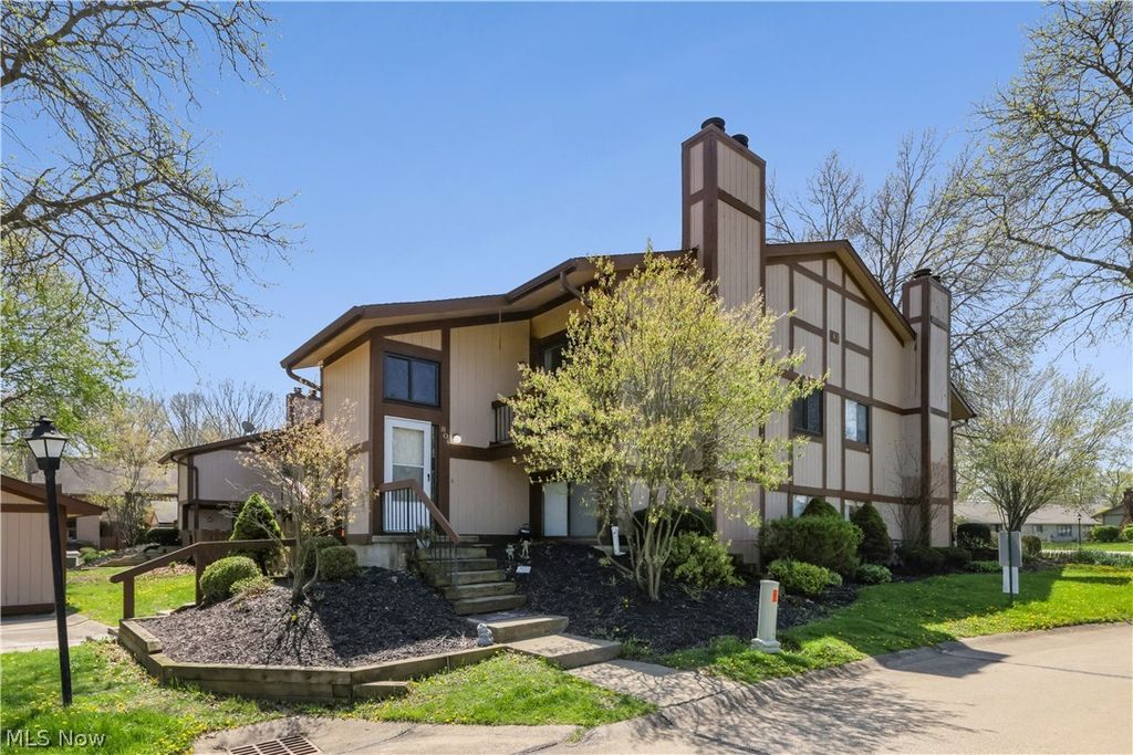 Photo of 804 Kirkwall Drive, Akron, OH 44321 (MLS # 5203518)