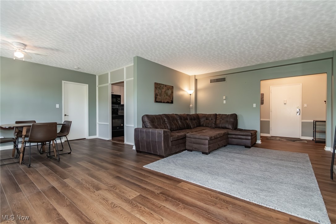 13800 Fairhill Road 419