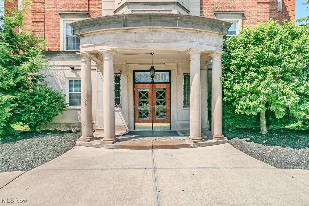 13800 Fairhill Road 419