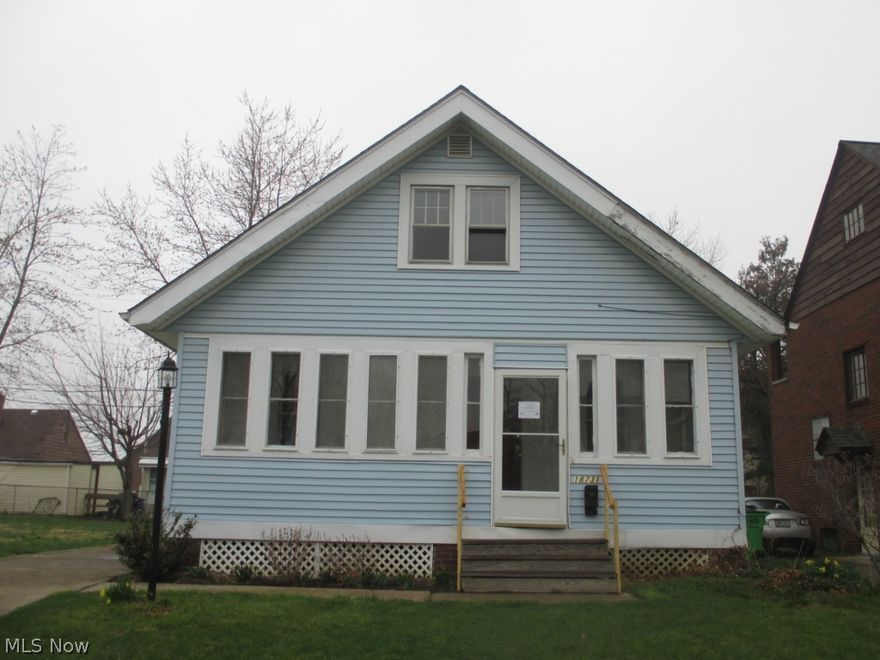 Cute, clean bungalow home with hardwood floors throughout!   Eat-in-kitchen with dishwasher and breakfast nook.  Updated bathroom, enclosed front porch, full unfinished basement and shed. Three bedrooms with 2 bedrooms on first floor and large master bedroom on second floor. Plenty of storage! Close to schools, shopping and easy access to freeway.  Don't miss out on this lovely home!
This is a Fannie Mae HomePath Property.