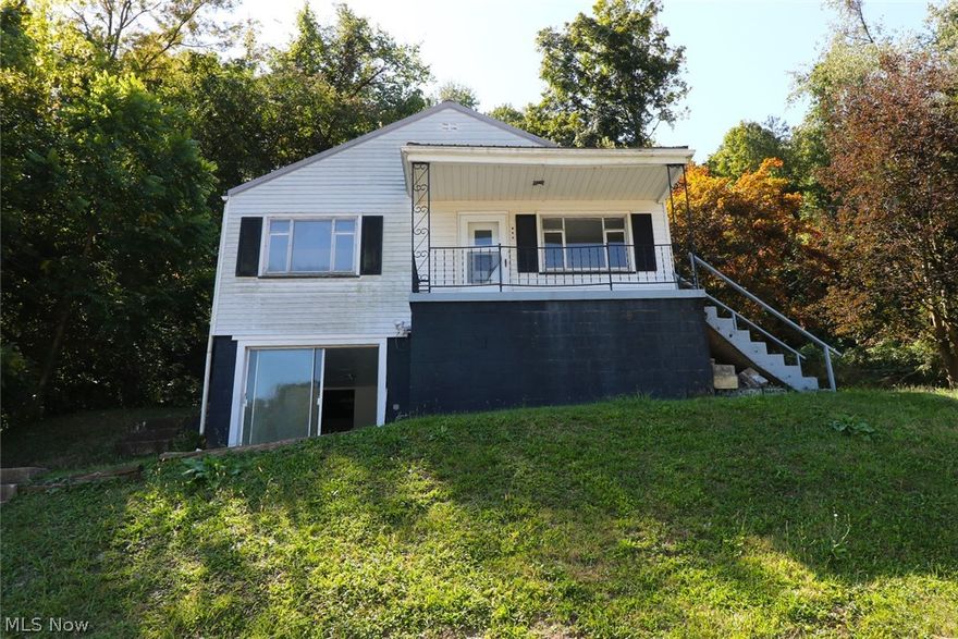 Welcome to this charming 3-bedroom, 1-bath home in Mingo Junction, Ohio. Featuring a fresh coat of paint
throughout the interior, this residence is move-in ready and full of potential. The covered front porch offers the perfect
spot to relax and unwind after a long day. Conveniently located just minutes from State Route 7, this property provides
quick access to Franciscan University—only 6.5 miles away—as well as shopping, dining, and local amenities. Whether
you’re searching for your first home or looking to downsize, this home is a wonderful opportunity.