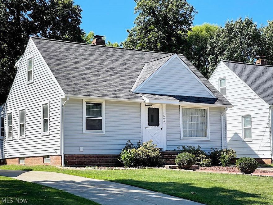 If you’ve been holding out for charm and convenience, you won’t believe your good luck finding this 3-bedroom, 2 full bath Mayfield Heights beauty. What a flexible floorplan! With 2 bedrooms and a full bath on the main level, you can live primarily on that level, or you can make your master bedroom upstairs in the 19 ft. long bedroom with loads of built-in storage space. If you entertain, you'll find the open concept kitchen a knock-out, with modern cabinetry, lots of counter space, ceramic tile flooring and all of the appliances. Plus it even has a family room off the dining area for great overflow. Gleaming hardwood floors extend from the generous living room into the main floor bedrooms. The lower level features a rec room, workshop and a full bath with modern fixtures and a granite topped vanity. Outside is a 2-car garage with a workbench for even more storage, and a nice yard if you like to garden. If you favor a strong sense of community you won’t have to go far for everything th