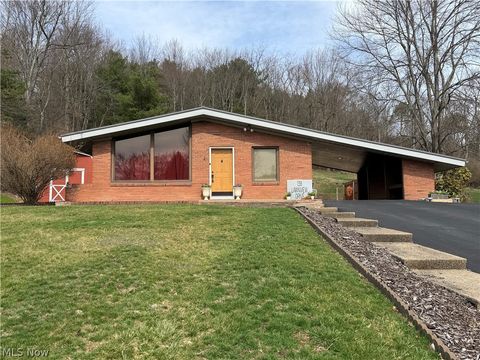 Homes For Sale - 138 Lawnview Drive<br/> Hancock County, New Cumberland, WV 26047