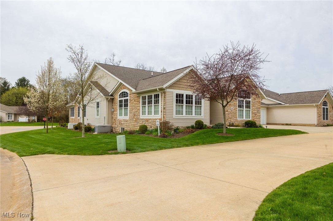 206 Woodbury Circle, Dalton, Ohio image 1