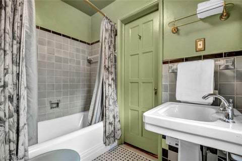 Tiny photo for 18126 Lomond Boulevard, Shaker Heights, OH 44122 (MLS # 5239842)