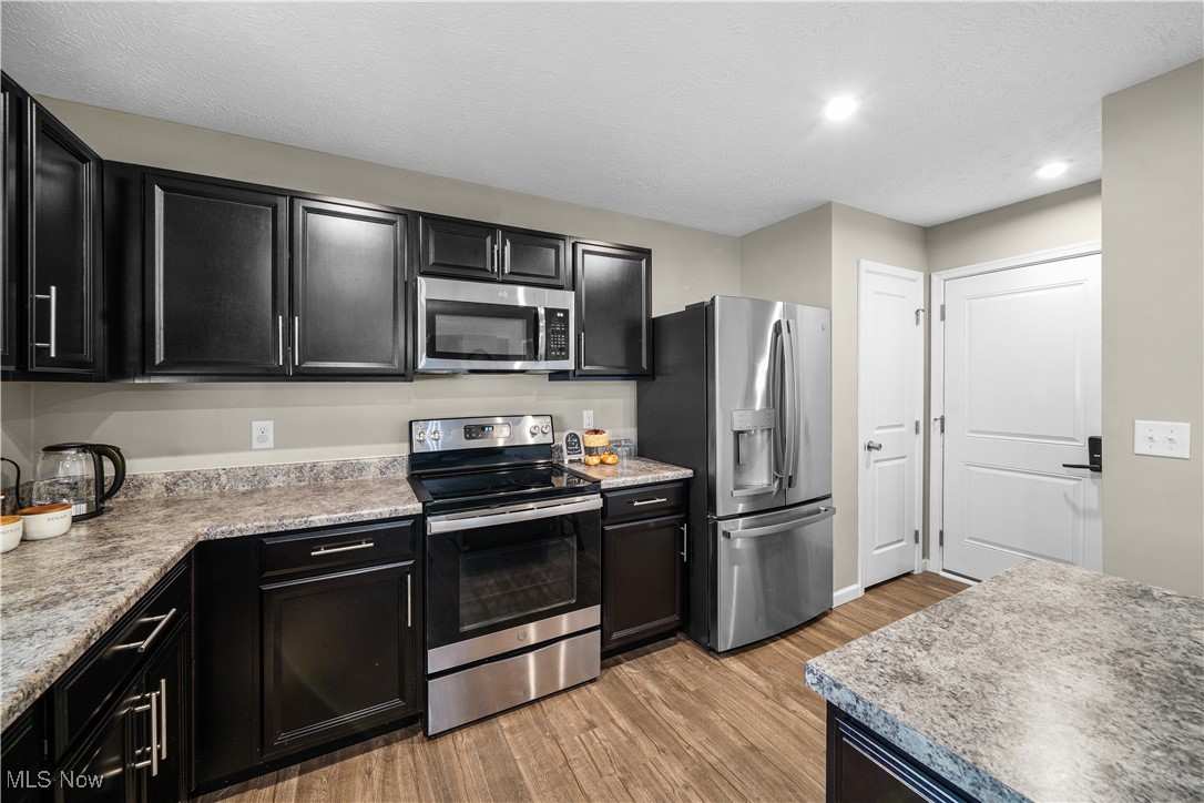 306 Fairfield Court, Elyria, Ohio image 4