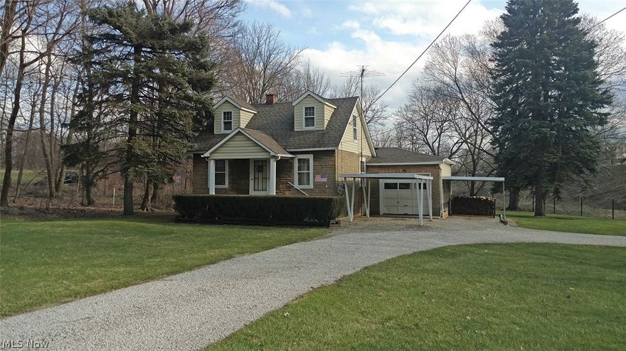 ESTATE AUCTION - Investment Opportunity! Fixer Upper Cape Cod Home - City Of Green - Green LSD - Sells to settle the Atlee V. Boettler Estate, Summit County Probate Case #2018ES00239, on location: WEDNESDAY - MAY 9, 2018 - 5:30 PM - Cozy Cape Cod home w/ 1,140 sq. ft. on 3/4 acre. Main level features 1 bedroom, full bath, kitchen, living room, dining room & mudroom. Upstairs has large open room great for second bedroom or storage area. Divided walkout basement w/ laundry, gas F/A furnace & wood burner. Attached one-car garage plus two carports. Nice backyard w/detached one-car garage & storage shed. Conveniently located close to highway, restaurants and shopping. Parcel #2800632. Half year taxes $696.21. Home is ready for your sprucing & updating. Affordable starter home or investment property. Terms On Real Estate: 15% down auction day, balance due at closing. A 10% buyer's premium will be added to the highest bid to establish the purchase price, which goes to the seller. Any desired