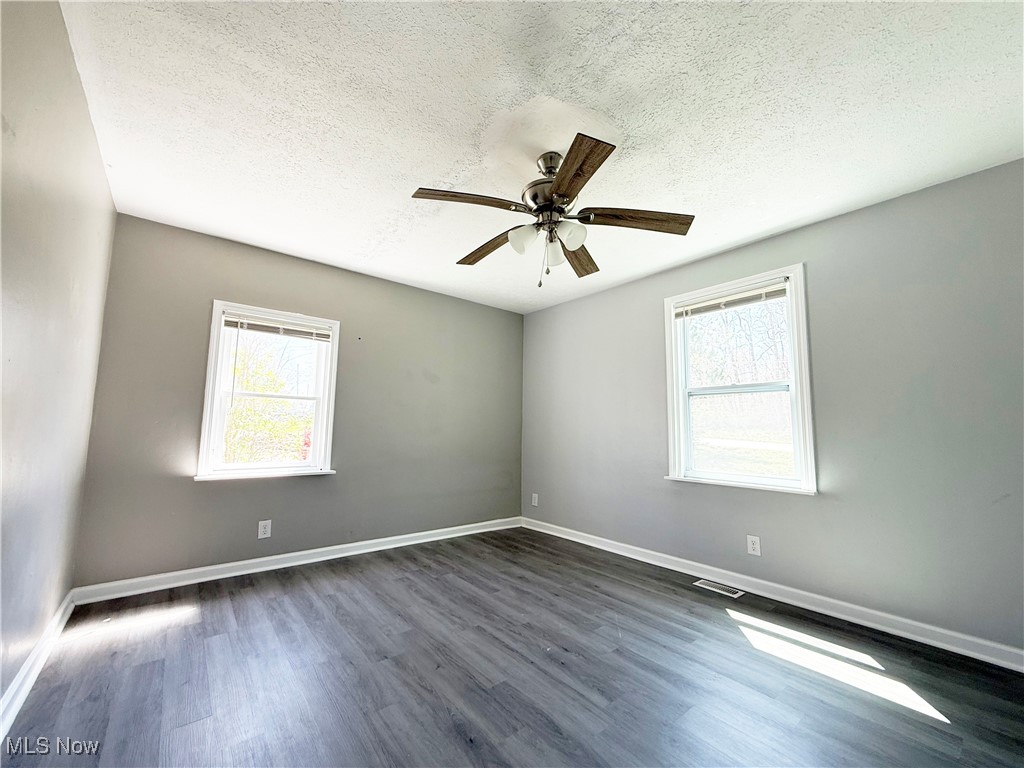 4587 Elyria Avenue, Lorain, Ohio image 26