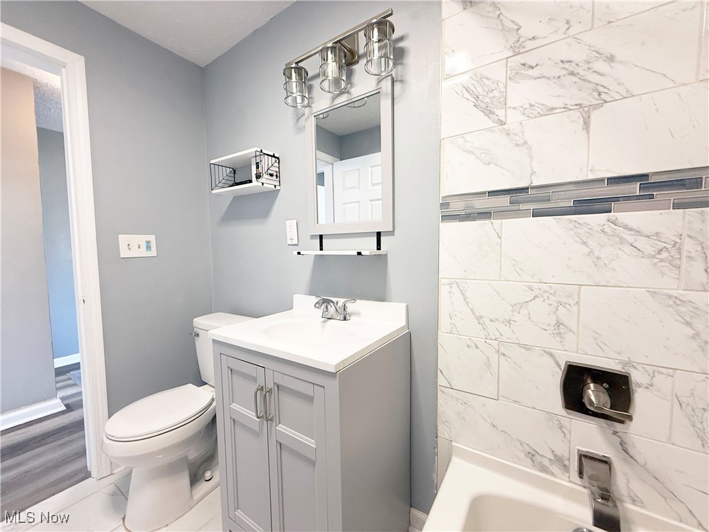 4587 Elyria Avenue, Lorain, Ohio image 23