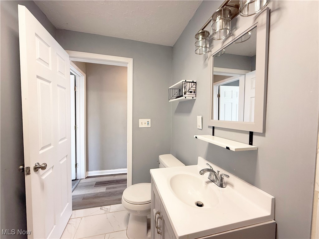 4587 Elyria Avenue, Lorain, Ohio image 22