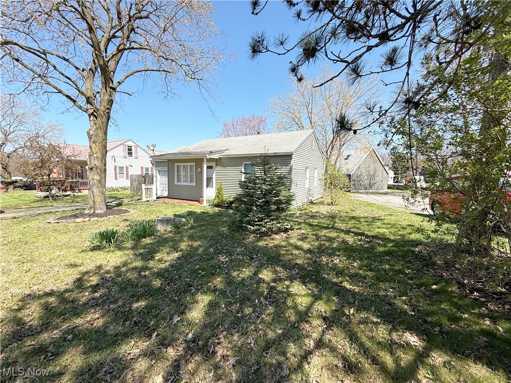4587 Elyria Avenue, Lorain, Ohio image 3