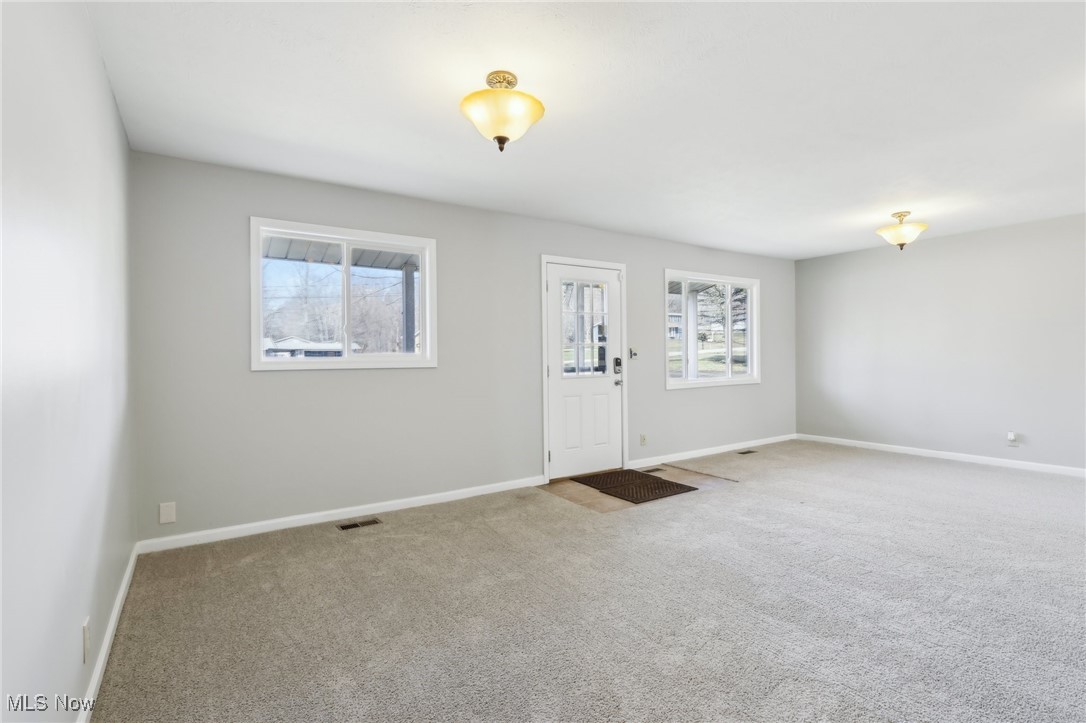 499 Robinhood Drive, Aurora, Ohio image 3