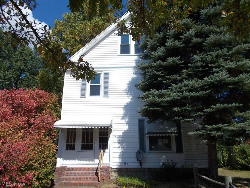 Large home with 6 bedrooms & 1.5 baths, sits on a large lot in Ravenna.  Priced to Sell!  To be sold AS IS. Seller will NOT pay for any inspections or repairs. Buyer is responsible for due diligence inquiry of all property information contained herein. Room sizes are approximate and not guaranteed. Condition of any appliances are not warranted.  All bids are sealed for the first 10 days of the listing and limited to Owner Occupant Buyers Only. Sealed bidding period ends on 10/9/2017 at 11:59pm. If no offer is accepted on the 11th day then bids are opened daily.  Exclusive period for Owner Occpant Buyers only ends on 10/12/2017 at 11:59pm. All bidders offers will be considered after this time if no acceptable offer has been received.  Closing agent (Title Co.) of Buyers choice.  FHA Financing subject to Buyer's Appraisal (IE - Insured Escrow)