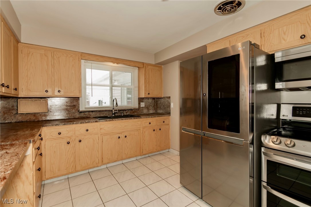 Larchmont Estate 03 - Residential