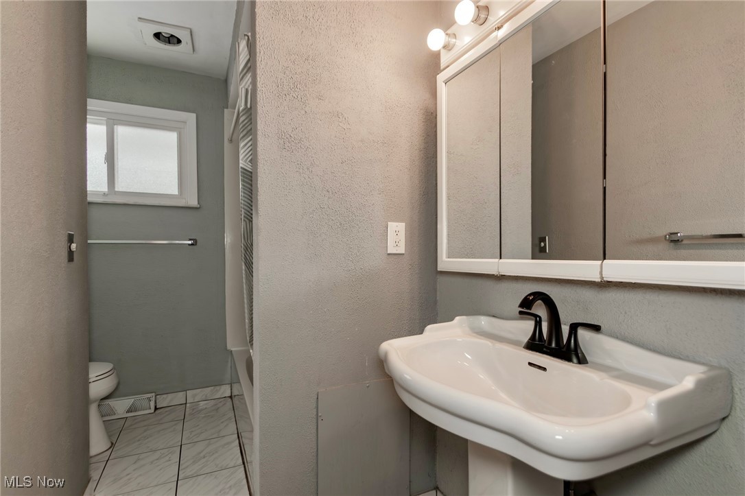 Larchmont Estate 03 - Residential