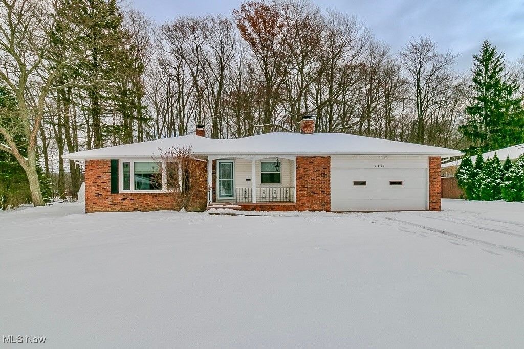 Photo of 1591 Windsor Circle, Mayfield Heights, OH 44124 (MLS # 5174887)