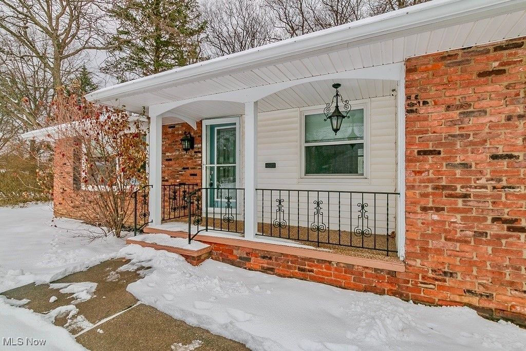 Photo of 1591 Windsor Circle, Mayfield Heights, OH 44124 (MLS # 5174887)