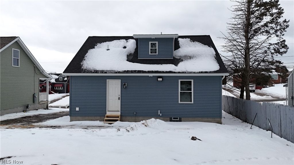 Photo of 1208 Aberdeen Avenue, Youngstown, OH 44502 (MLS # 5190013)