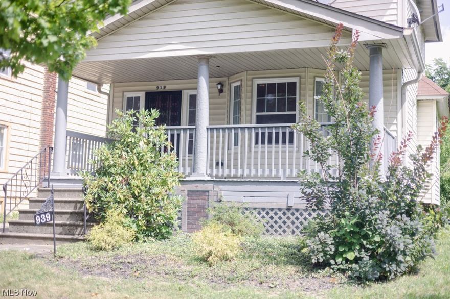 Quaint, quiet neighborhood, great for first time home buyer or someone downsizing. Unit had been used to house Traveling nurses, we are very close to Cleveland's clinic. 3br 1bath, 1315 square feet, 2 car detached garage. Updates have been done to the house, beautiful hardwood floors. nice size bedrooms and closets. Basement is unfinished