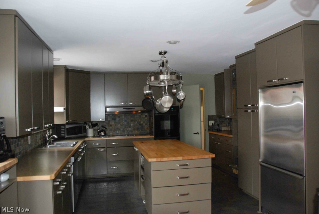 Diplomat Condo - Residential