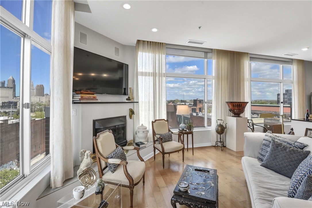 Carroll Ave Condo - Residential