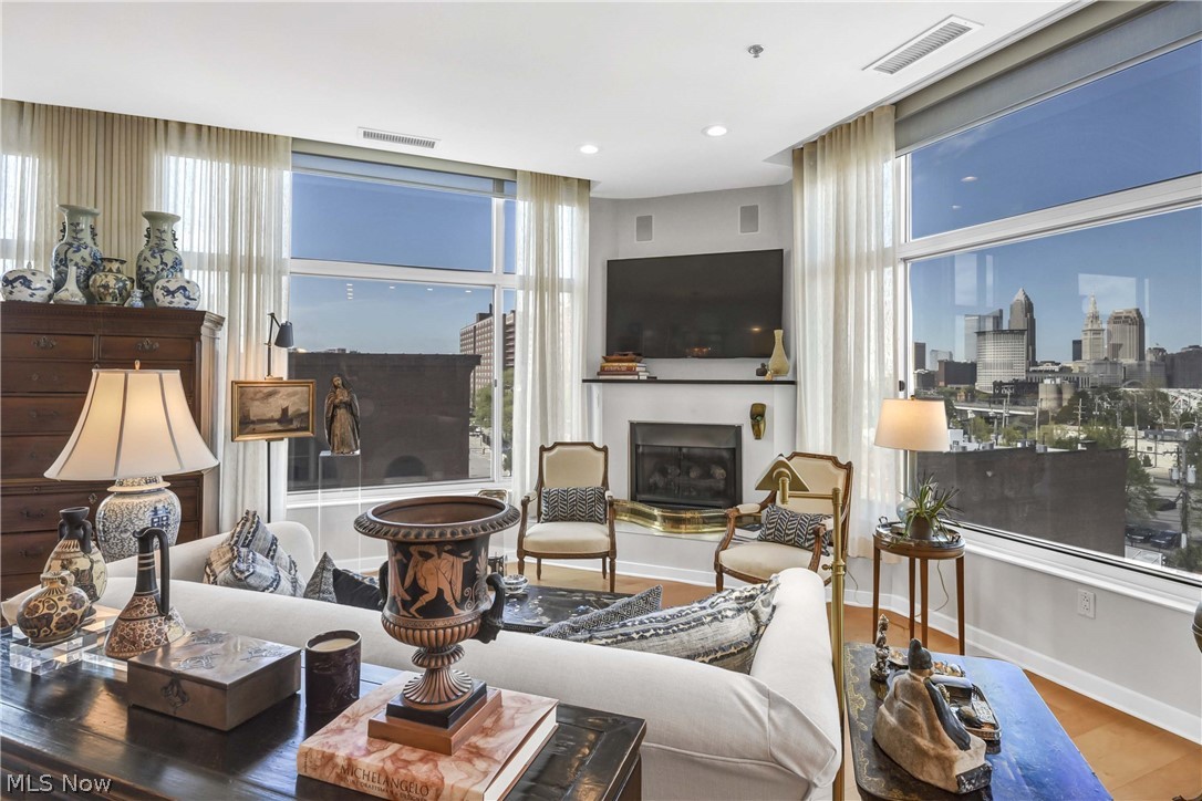 Carroll Ave Condo - Residential