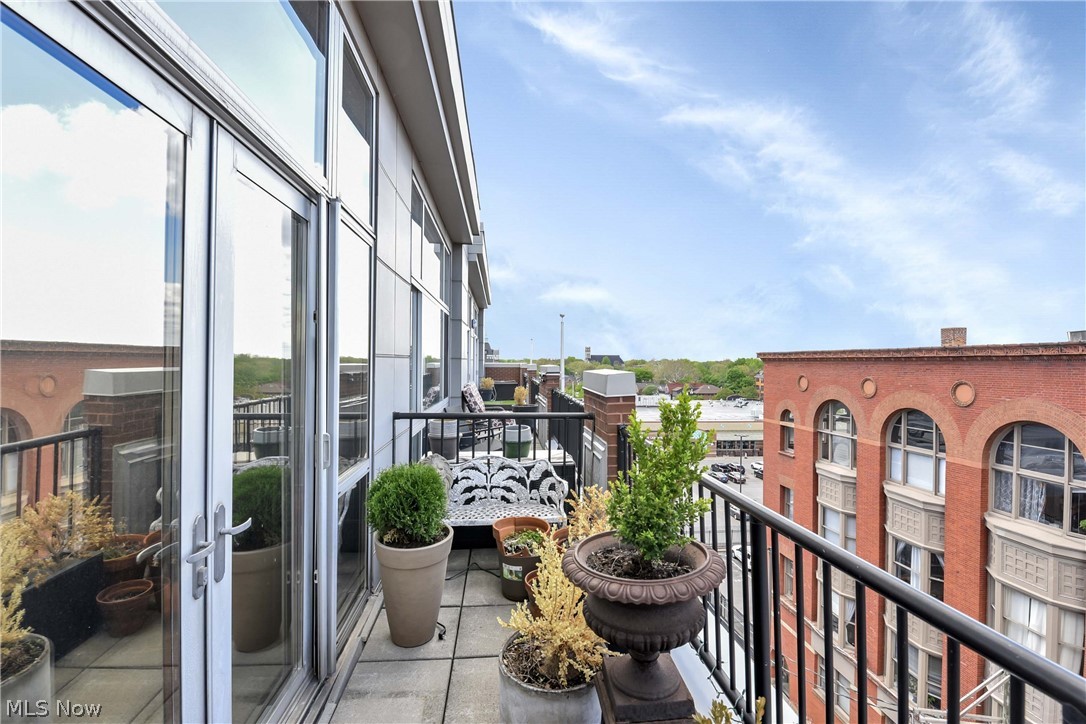 Carroll Ave Condo - Residential