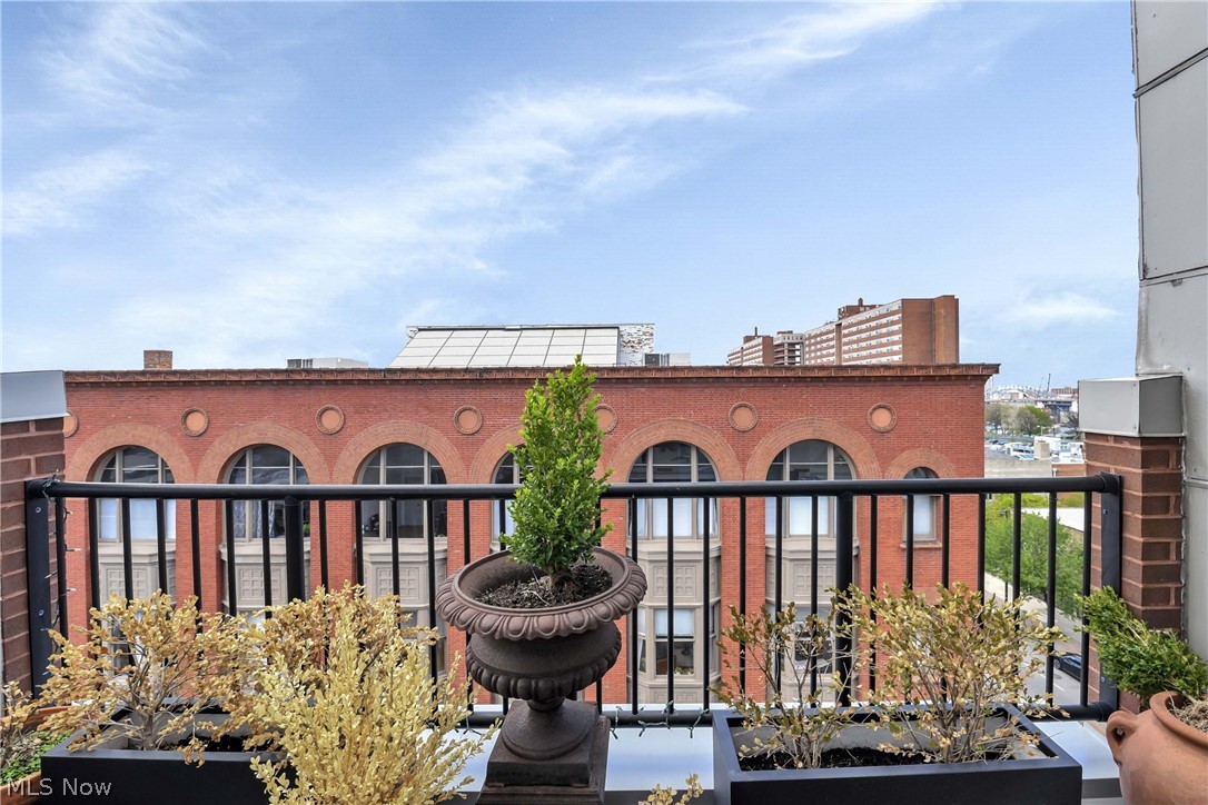 Carroll Ave Condo - Residential