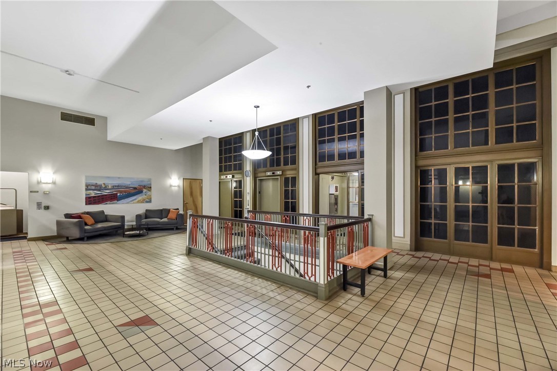 Carroll Ave Condo - Residential
