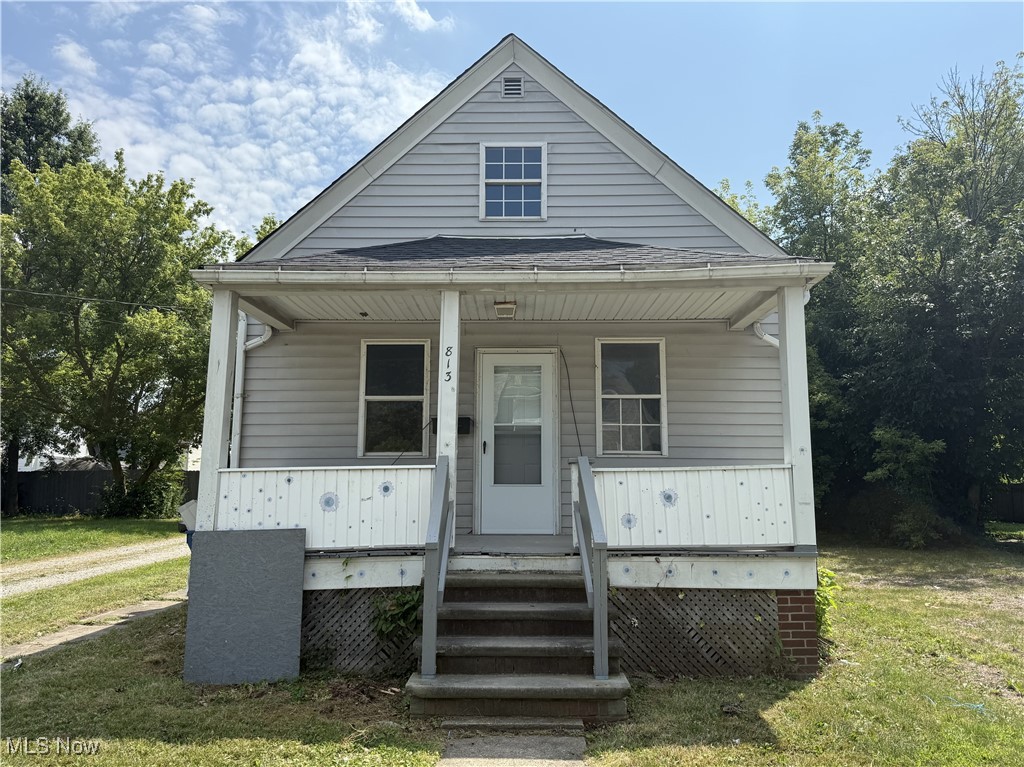 Welcome to 813 W 17th St, a fully rebuilt 1.5-story home featuring 2 bedrooms, 1 full bath, and $65,000 in quality updates.
Inside, you’ll find sleek dark LVP flooring, modern fixtures, and fresh paint throughout. The kitchen has been completely redone with stylish cabinetry and a large single-basin sink. The bathroom is brand new, including the vanity, shower, and all fixtures.
The home also features all-new plumbing and a new water heater. Washer and dryer hookups are available in the basement, and a sump pump is present for added peace of mind.
Outside offers new exterior railings, a spacious backyard, and a quiet street setting. The second floor includes a bonus area, with an additional bonus room at the rear of the home for flexible use.
Modern updates throughout with solid structure in a convenient Lorain location. Move-in ready!