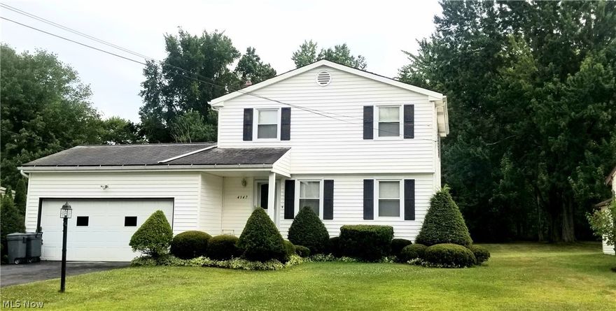 Three bedroom, 1.5 bath home sweet home with 2 car garage, storage shed, even a finished basement.
Wonderful family memories have been made here and now ready for a new owner. Bring your cosmetic touches and make it your own.
Schedule your private tour to see this traditional colonial in Austintown LSD.
