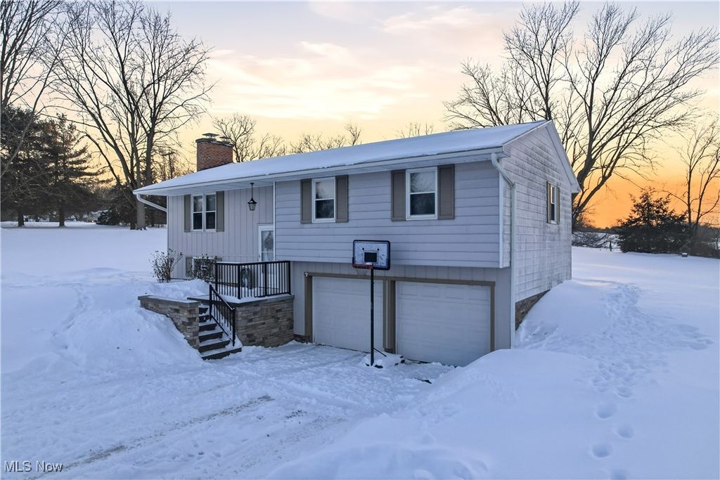 Photo of 1881 Cliff Drive, Salem, OH 44460 (MLS # 5184533)