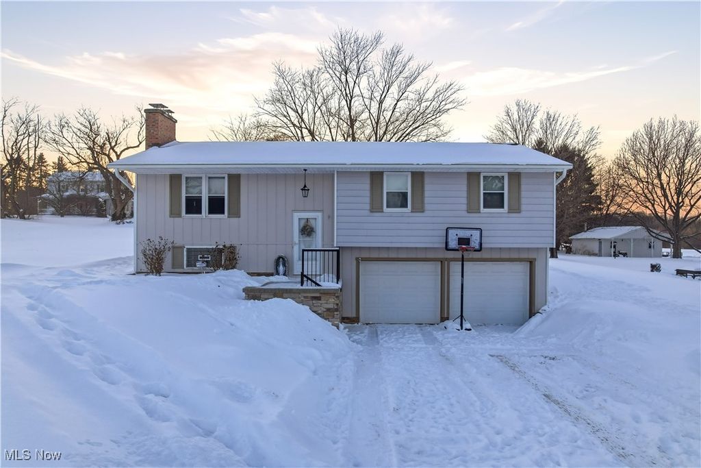 Photo of 1881 Cliff Drive, Salem, OH 44460 (MLS # 5184533)