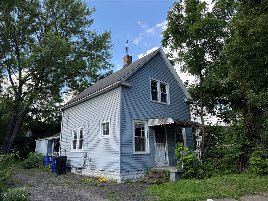 Investor opportunity, under professional management ($900/mo estimated rent!). Many updates including: vinyl siding, newer furnace and hot water tank, upgraded electrical. Other features: spacious side porch, private back yard, plenty of off-street parking in the driveway. Conveniently located near Slavic Village/North Broadway with easy freeway access, close to shopping and schools.