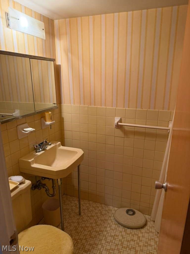 Carlton House Condo - Residential