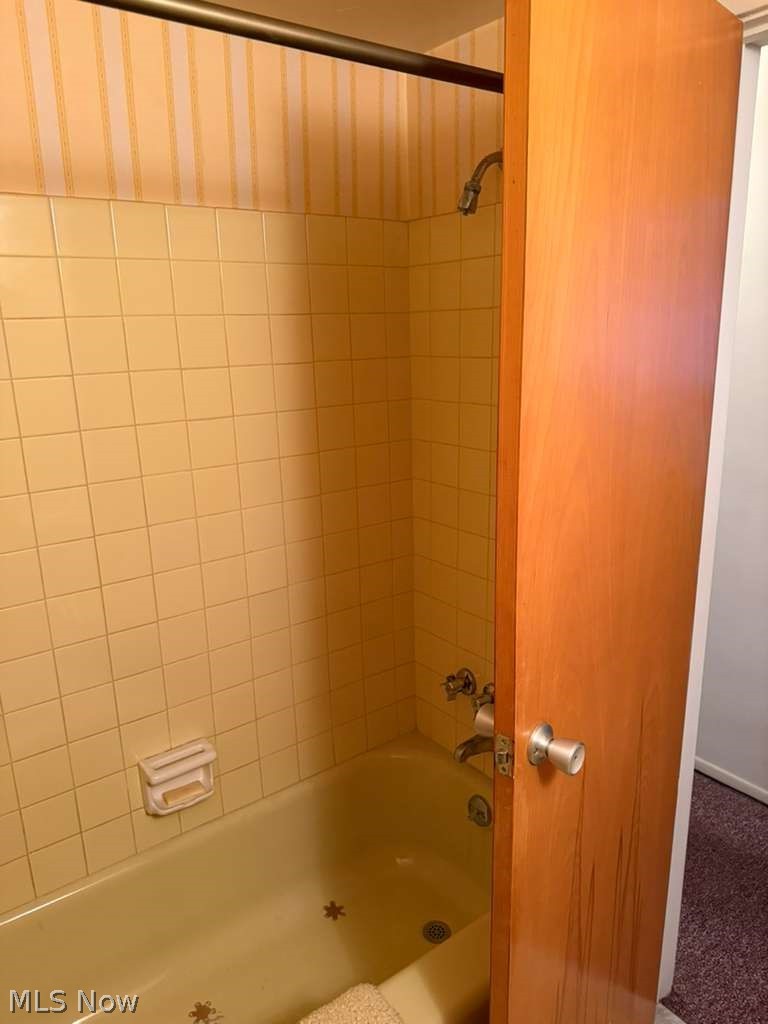 Carlton House Condo - Residential