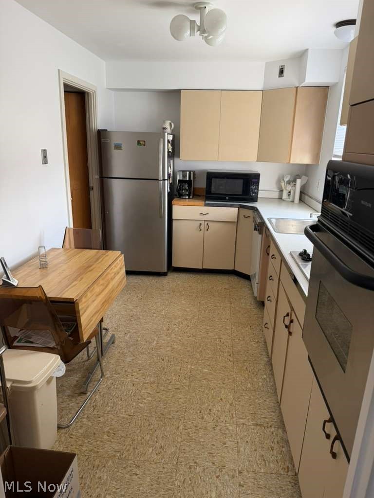 Carlton House Condo - Residential