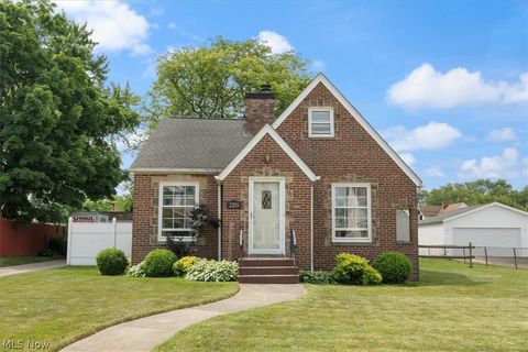 Single Family Residence in Parma OH 2205 North Avenue.jpg