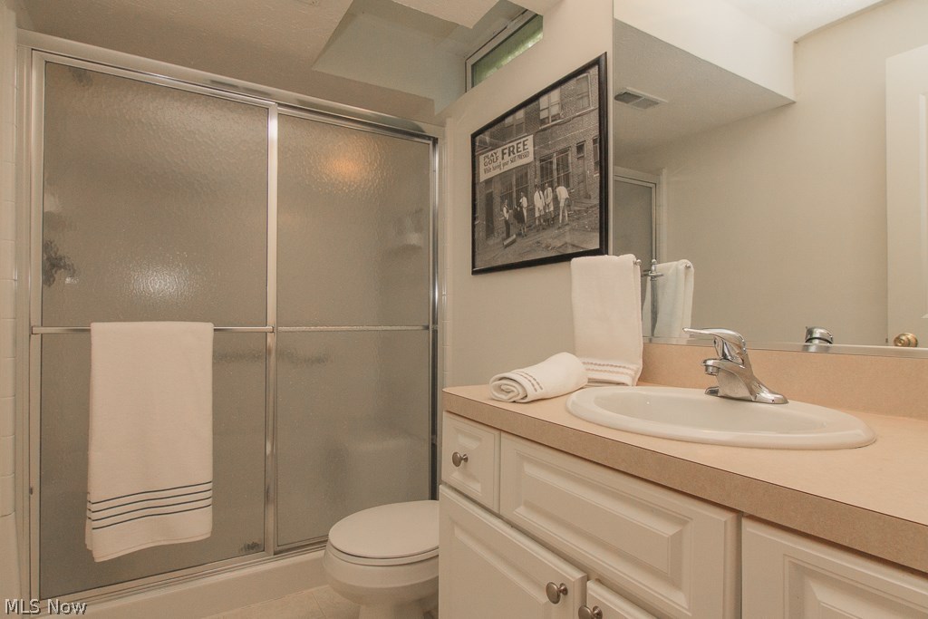 Falls Pointe Clstr Ph 01-B3b - Residential