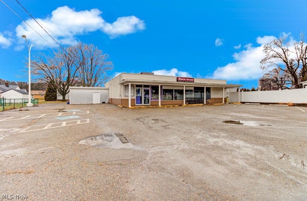 726 E Lincoln Way