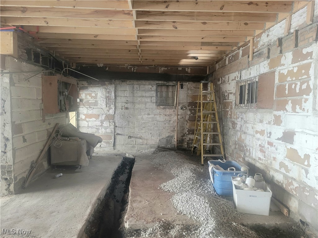 Chamberlains Add 01 - Commercial Sale