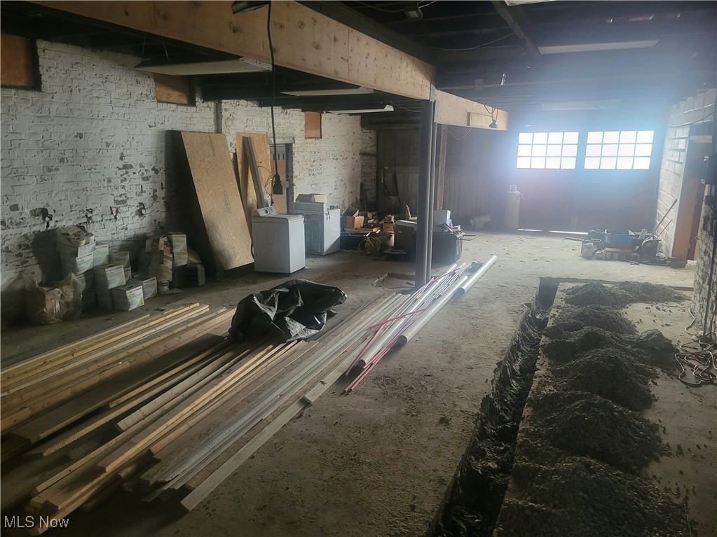 Chamberlains Add 01 - Commercial Sale