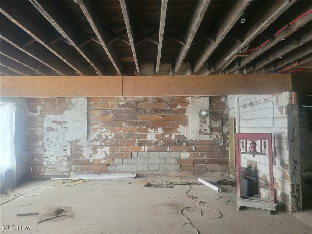 Chamberlains Add 01 - Commercial Sale