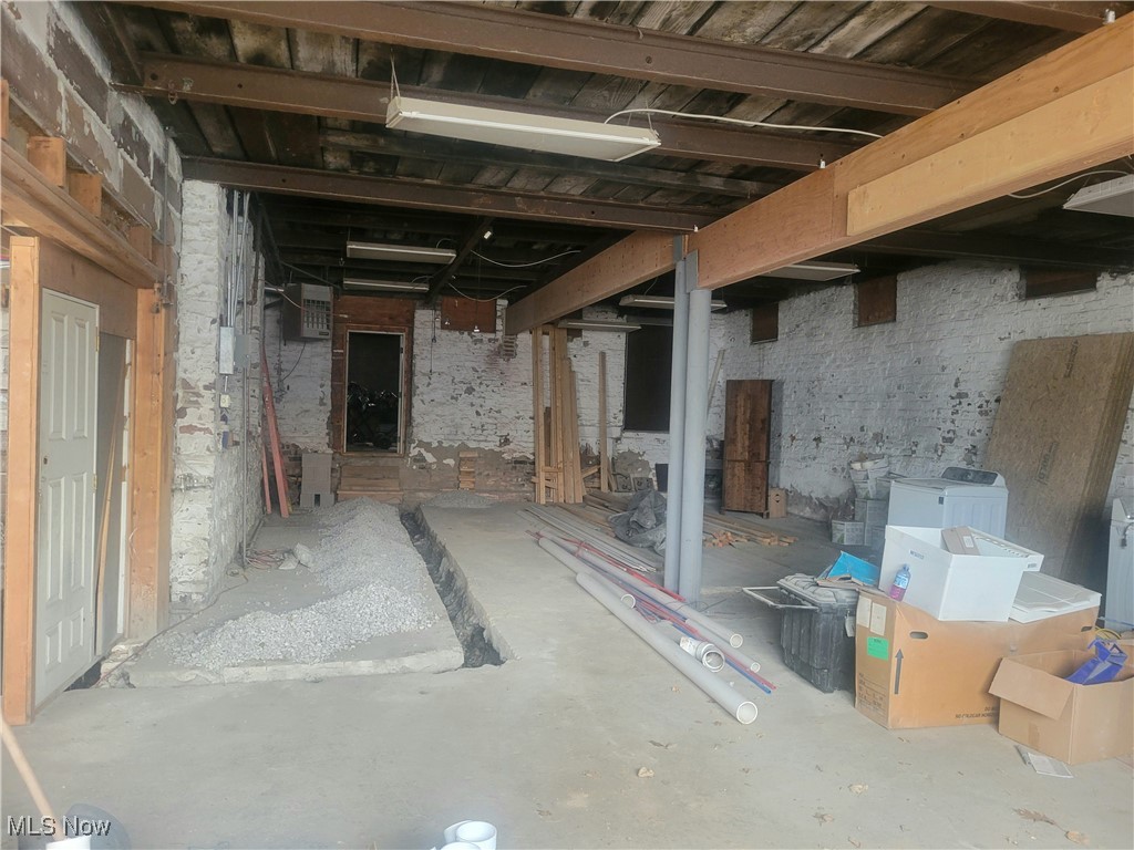 Chamberlains Add 01 - Commercial Sale
