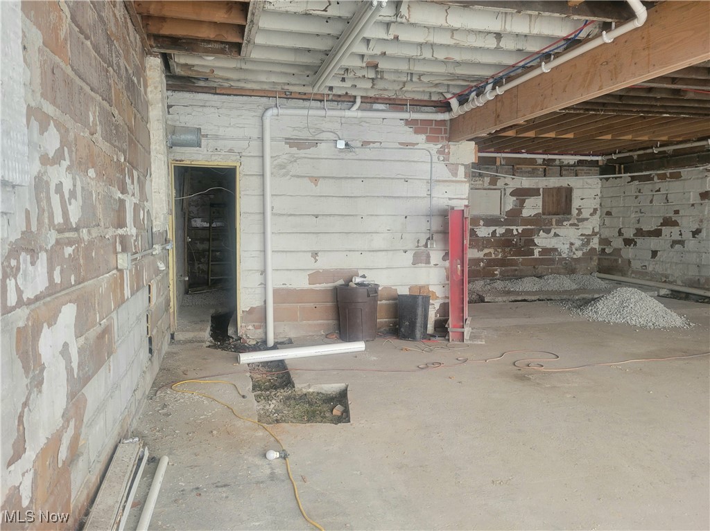 Chamberlains Add 01 - Commercial Sale