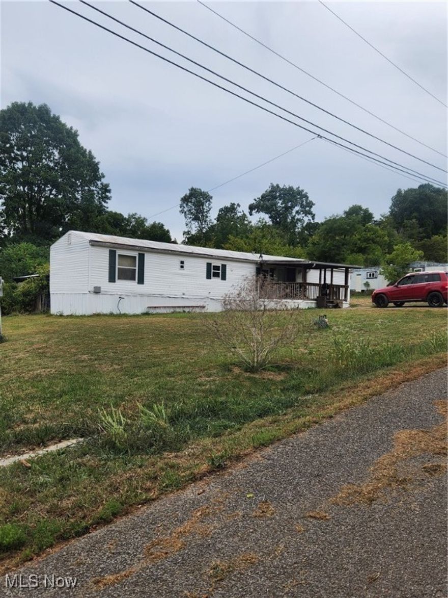 MOTIVATED SELLER! 4 beautiful lots on a quiet dead end street. Beautiful location at the end of 15th street on south side Parkersburg. Lots come with 3 bedroom single wide trailer that is currently occupied. parcel 1  39 005A 0000 0000,  0.1877 acre. parcel 2-39 004A 0000 0000 , 0.2078 acre. Parcel 3-39 0005 0000 0000, 0.1779 acre and Parcel 4 -39 0004 0000 0000, 0.1974 acre